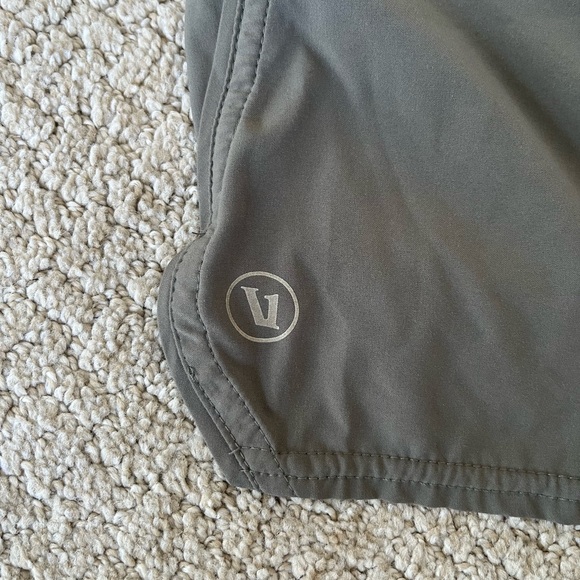 Vuori Women's Active Clementine Shorts 2.5" Inseam in Olive Green Size M - Picture 4 of 7